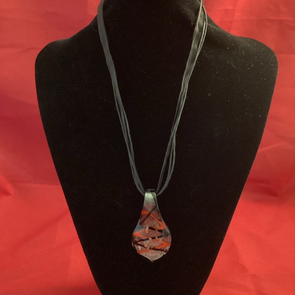 Black, red and gray glass pendant on a fabric lace - Picture 1 of 5